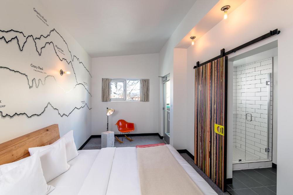 Deluxe Single Room interior